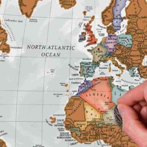 10 Best Gift Ideas For Travelers 125 Scratch map