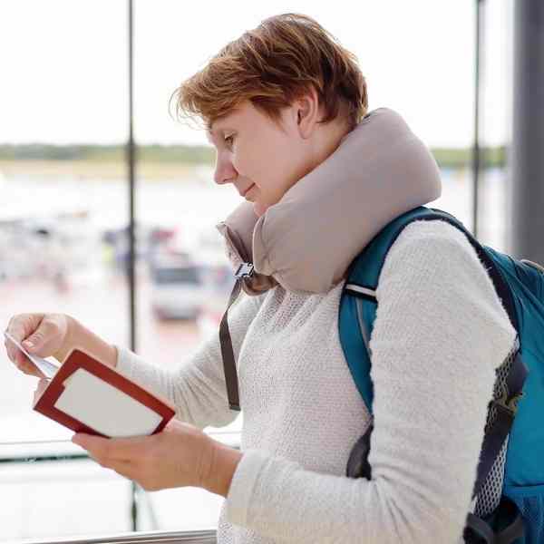 10 Best Gift Ideas For Travelers 123 travel pillow